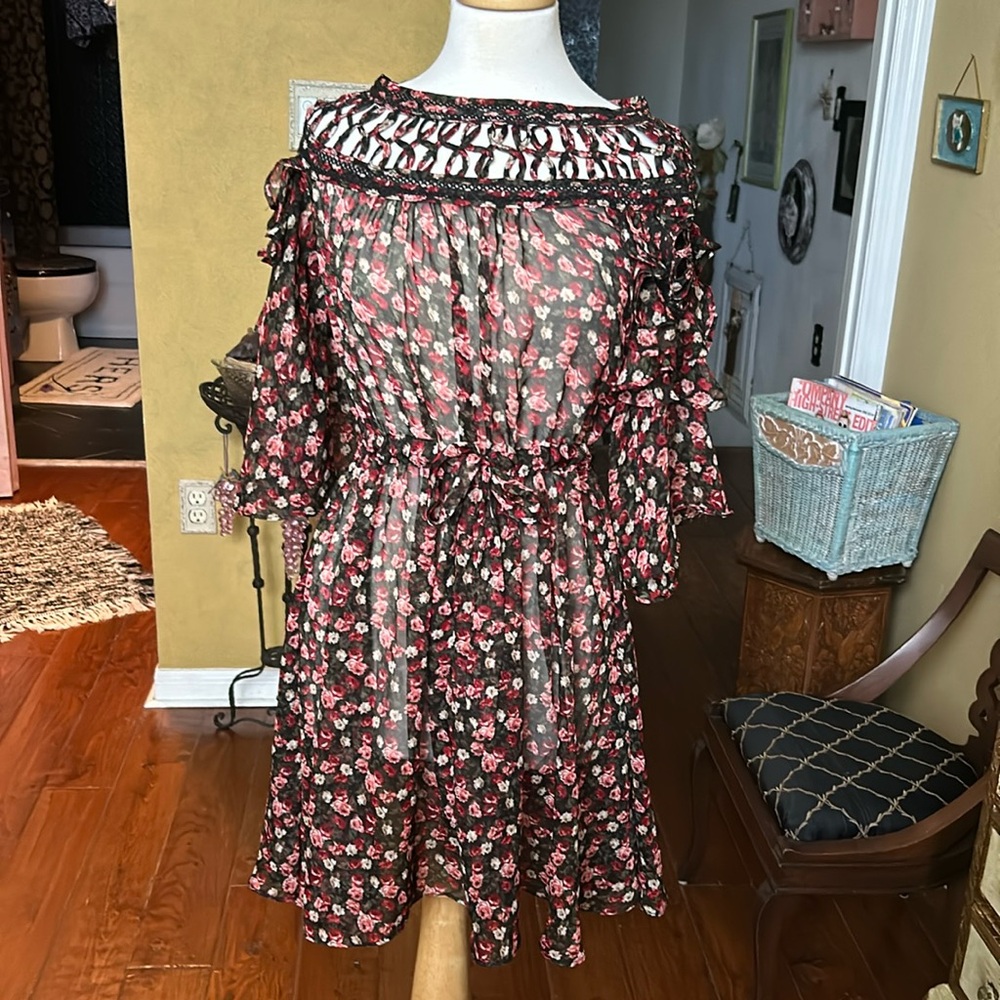 Lightweight Summer Dress with Scallop Detailing
